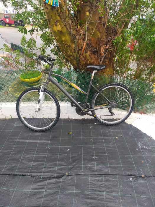 Bicicleta montanha em bom estado