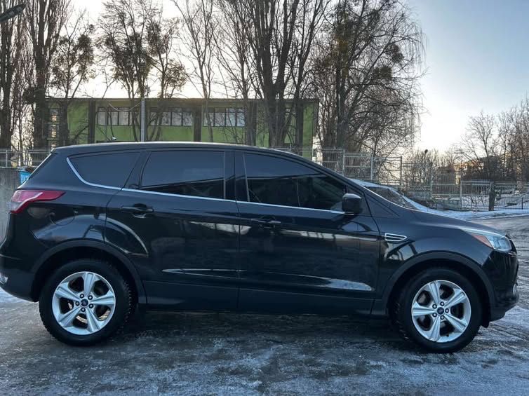 Продам Ford Escape