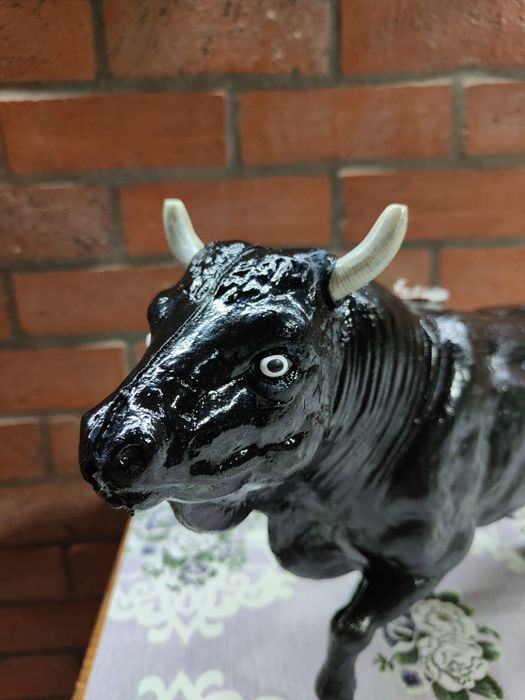 Touro em plástico espanhol