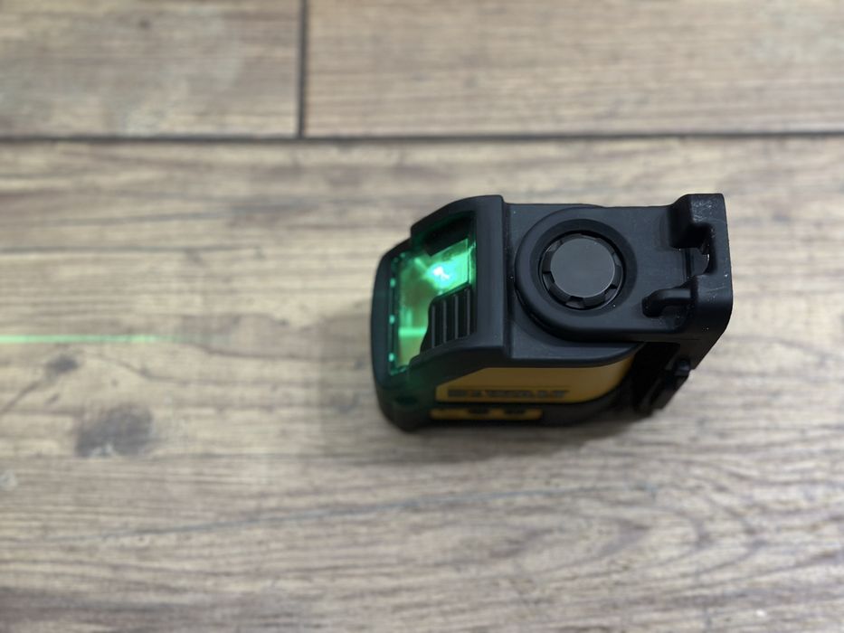 Zielony laser krzyżowy akumulatorowy DeWalt DW088CG | walizka