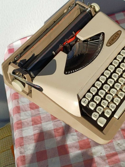 Maquina de escrever Singer Modelo T-3