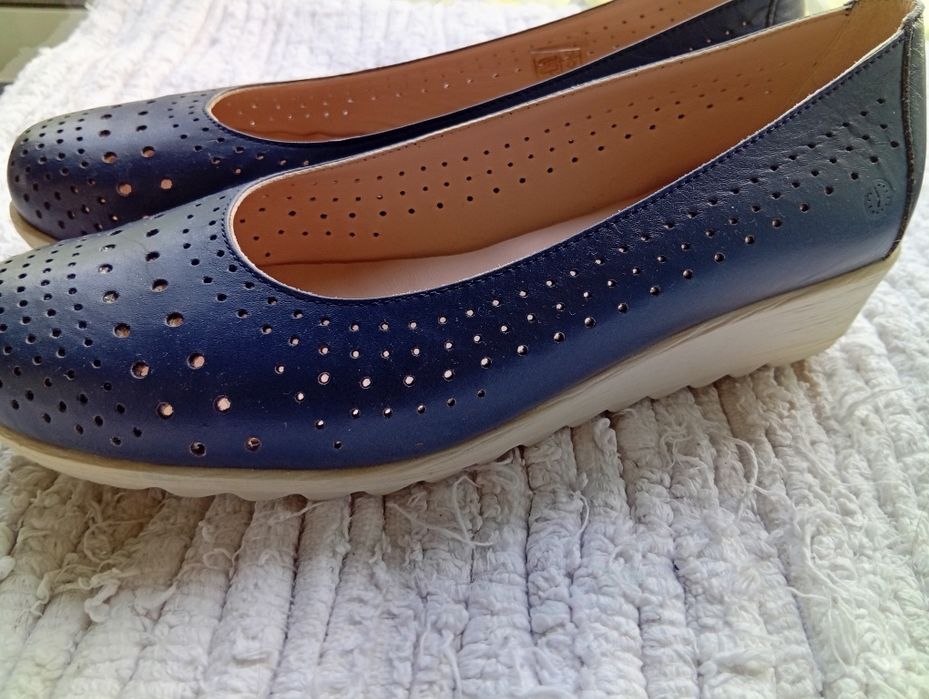 Sapatos em pele confortáveis