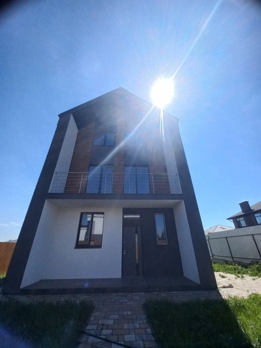 Преміум будинок біля озера Білогородка Власник