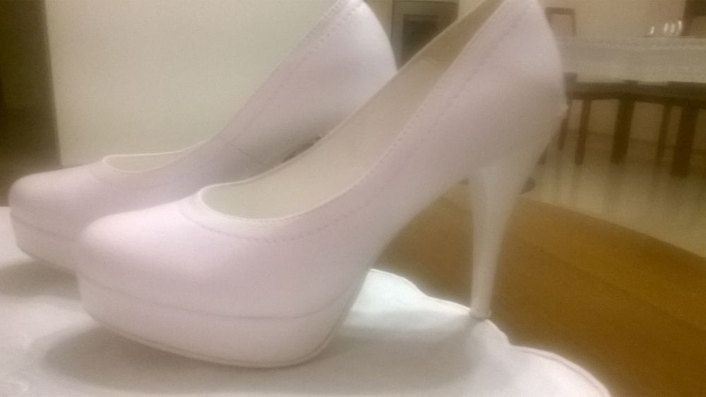Sprzedam buty ślubne na platformie