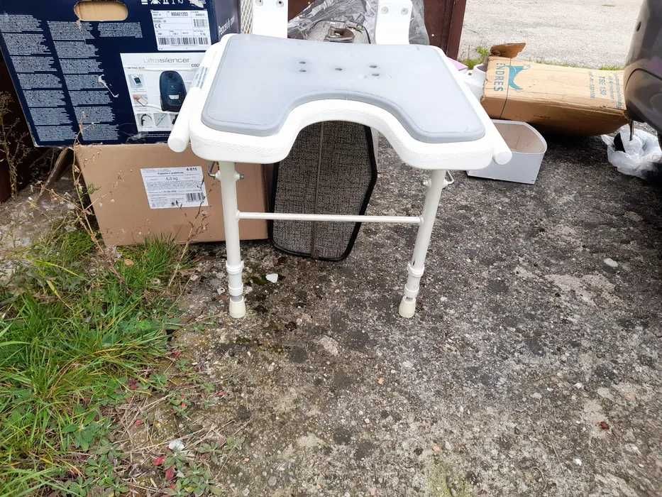 Krzesełko pod prysznic składane.