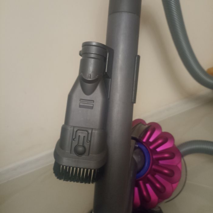 Продам Dyson DC37