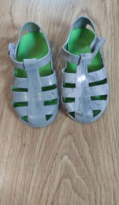 Sandałki dla chłopca lub dziewczynki  rozmiar 24