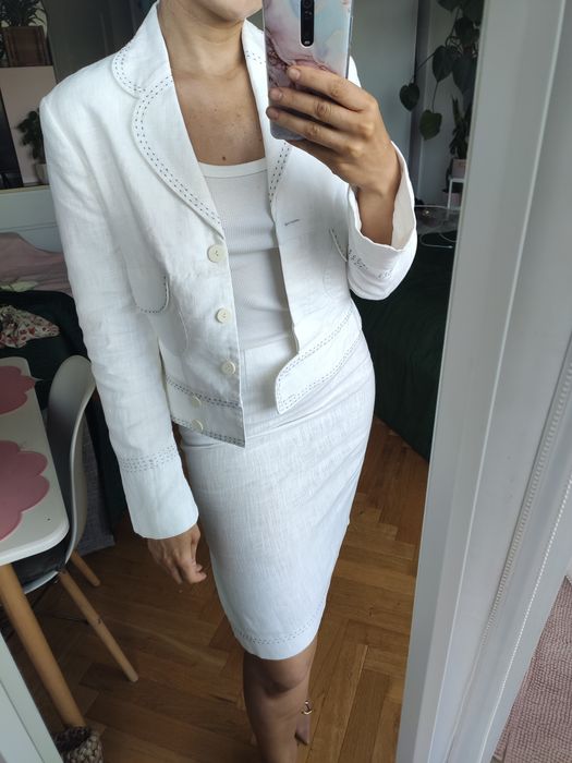 Biały lniany garnitur z granatowymi przeszyciami 100% len