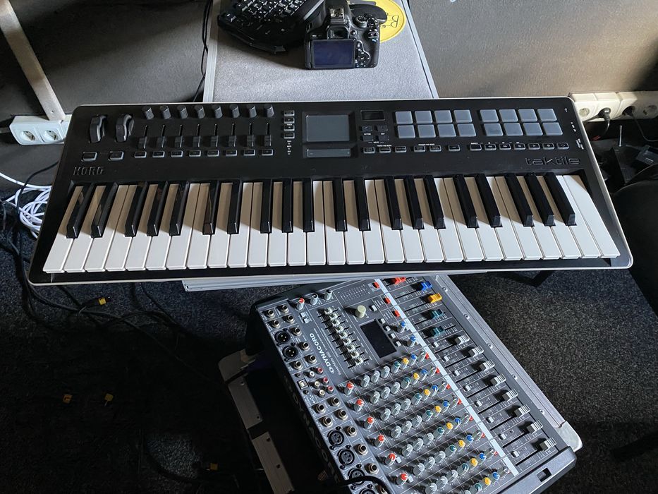 Продам KORG Taktile 49