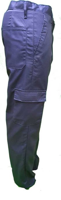 Calça de trabalho em sarja, com cinco bolsos.64285639709185122