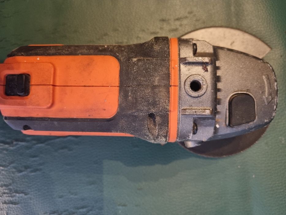 Rebarbadora black decker a bateria  em excelente estado