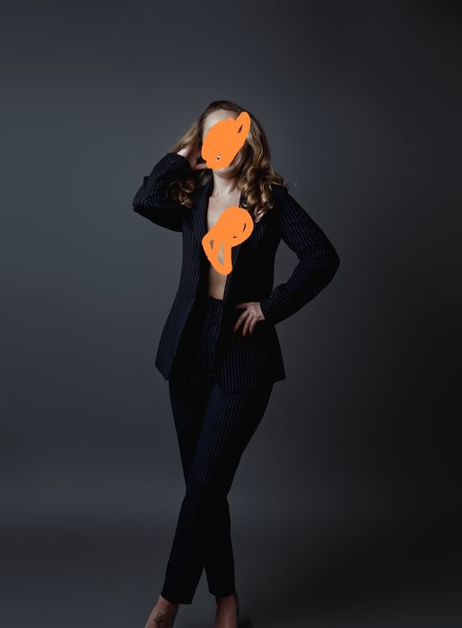 Garnitur granatowy w prążki