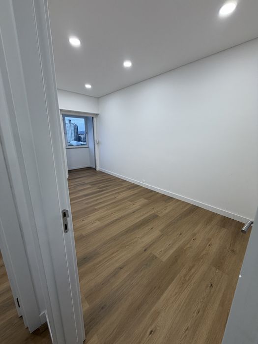 T2 totalmente remodelado em Águas Livres – 295.000 €