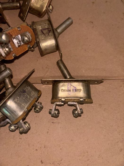 Перемикач (тумблер) двопозиційний МТЗ, ЮМЗ, ЗІЛ, КАМАЗ