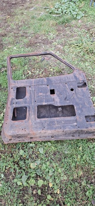 Продам двери на автомобиль Газ 21. Волга.