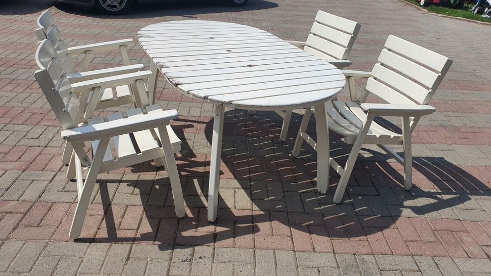 Komplet mebli drewnianych