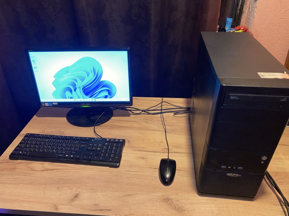 Комп’ютер системний блок монітор e5700 4 Гб опер компьютер видео 1 Гб