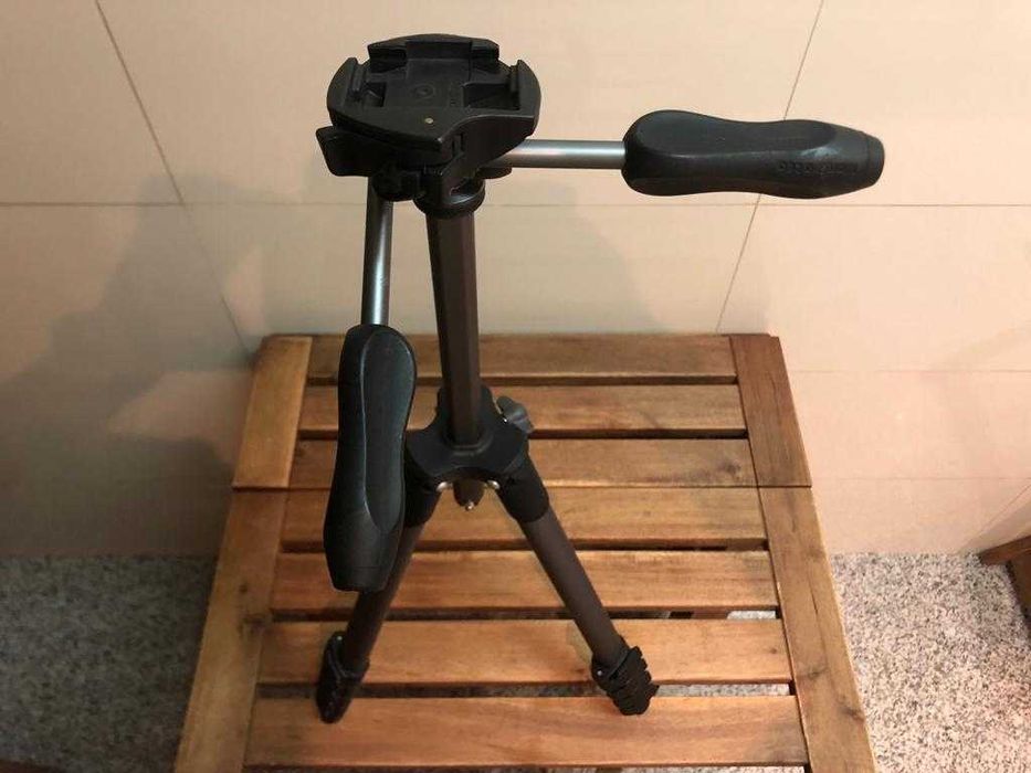 Tripé Manfrotto Compact Advanced e suporte flash holof