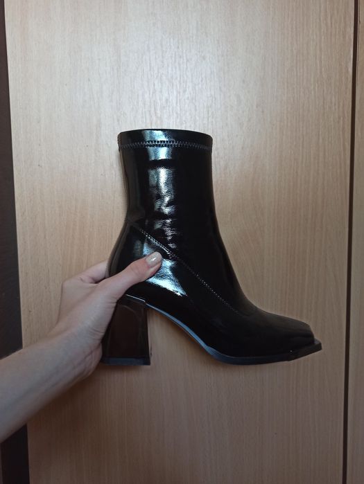 Ботильоны лаковые