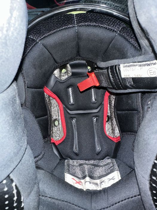 Vendo 2 conjuntos de Capacetes e Blusões para mota