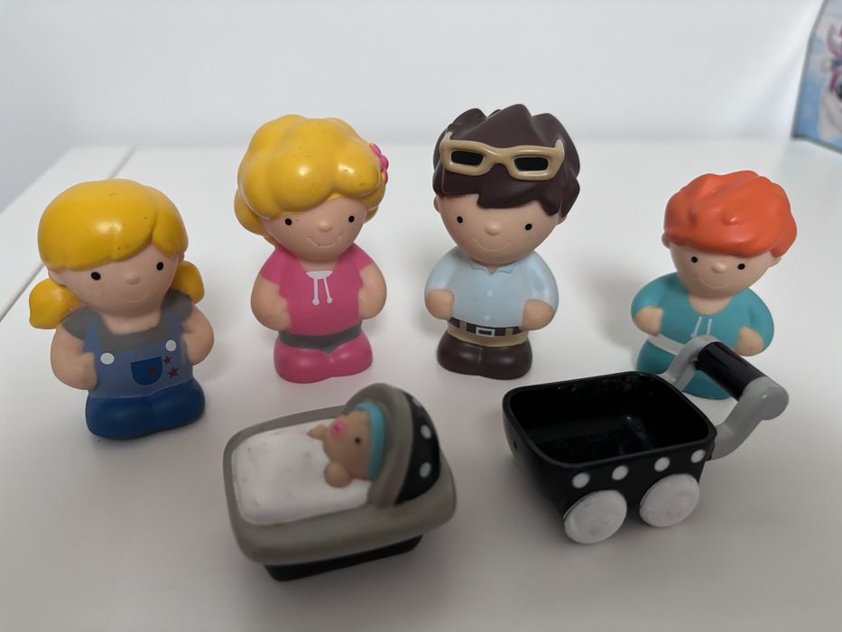 Figurki rodzinki  z wozkiem dla maluszka