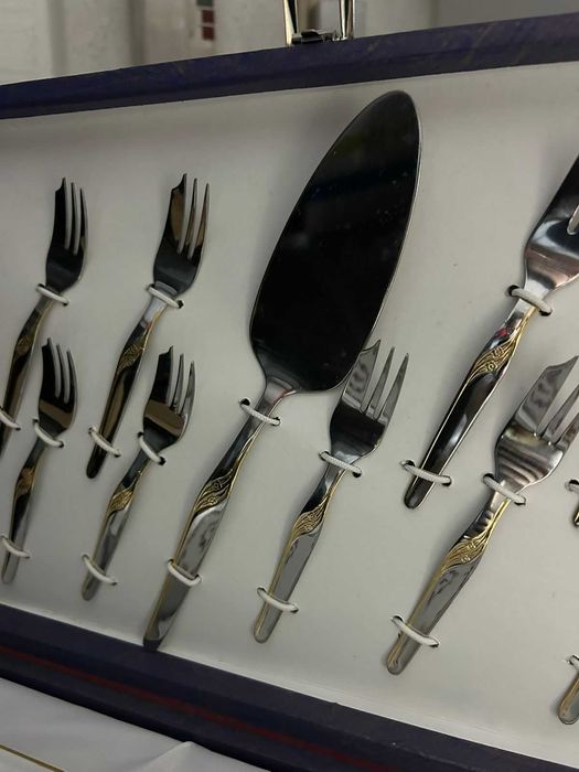 Conjunto de Porcelana Francesa e Faqueiro Limoges