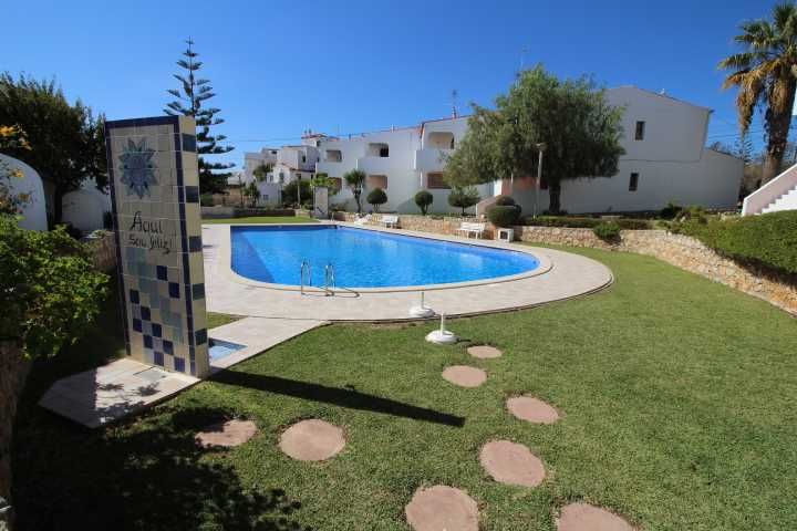 Alporchinhos T2 com Piscina a 500 metros praia