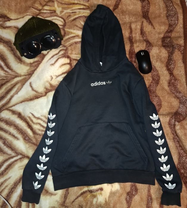 Худі adidas с трилистниками на руках