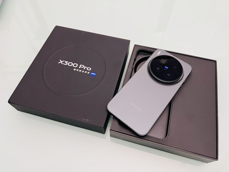 Vendo/ troco vivo x300 pro novo 256gb na caixa com garantia