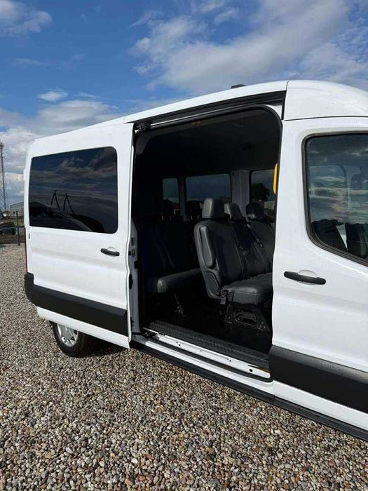 Wynajem aut - Ford Transit - 9osobowy / brak limitów kilometrów