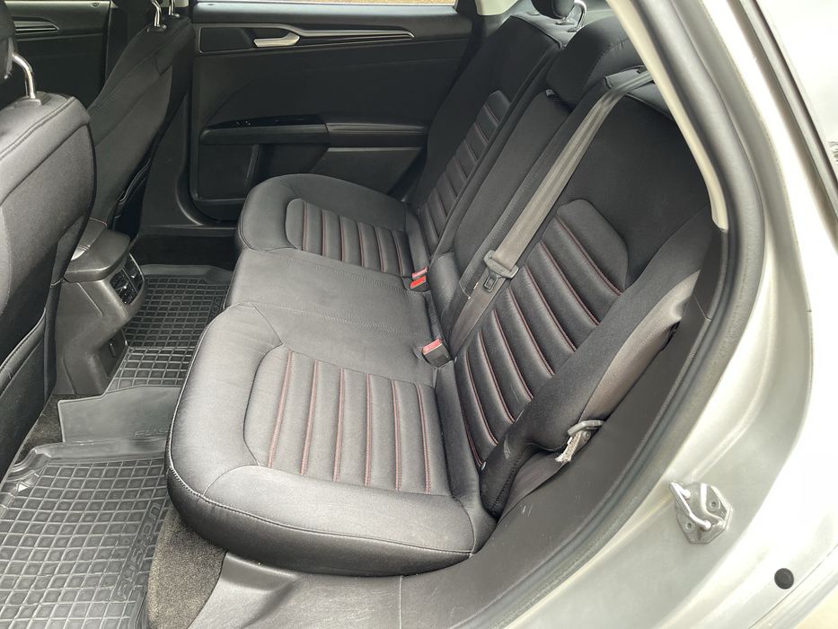 Продам Ford Fusion в гарній комплектації.