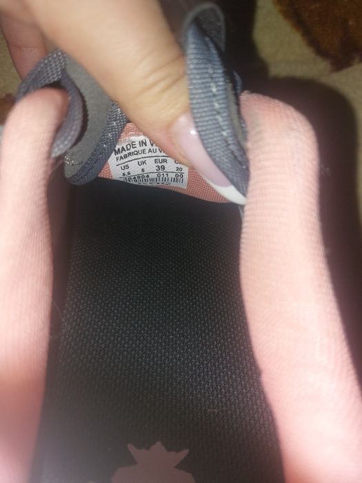 Продам кросівки жіночі