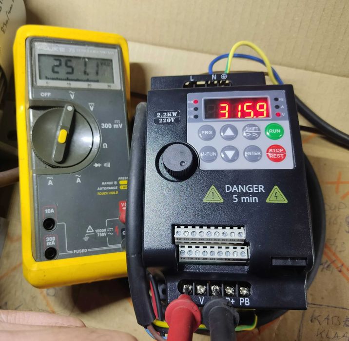 Преобразователь напряжения частотный VFD 220В на мощность 2.2 кВт