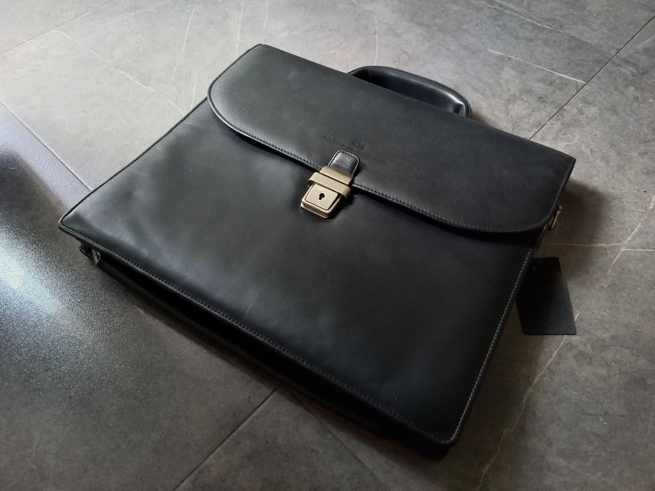 Продам чорний шкіряний портфель Luciano Carvari в Дніпрі