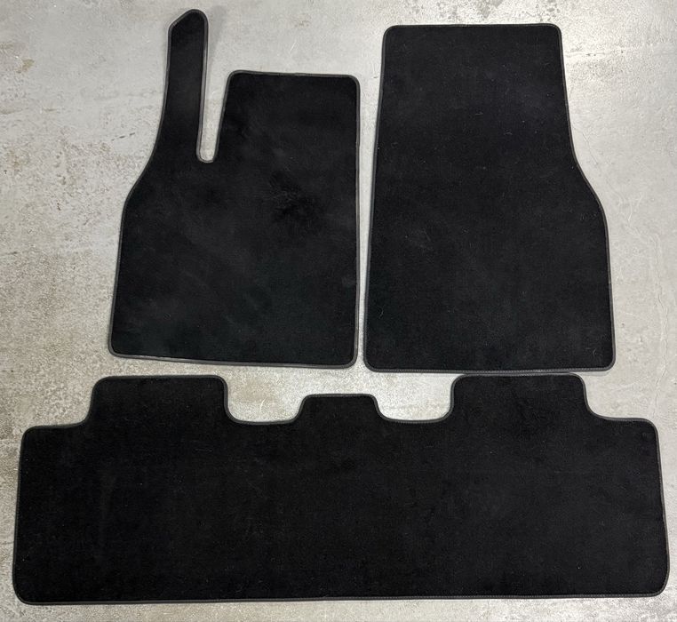 3 tapetes para model Y da Tesla (originais) c/ novos