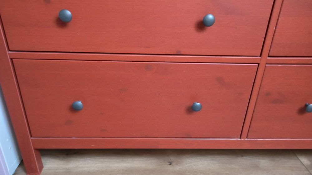 Komoda Hemnes Ikea czerwona