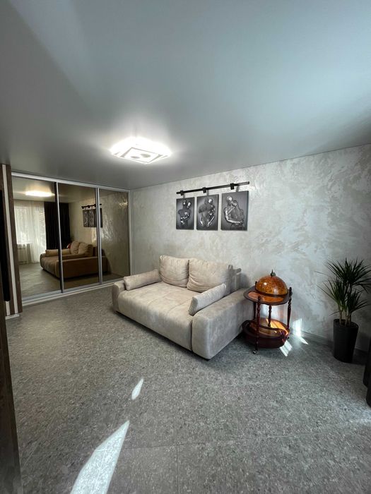 Подобово,почасово,довгостроково на пл.Володимира Великого