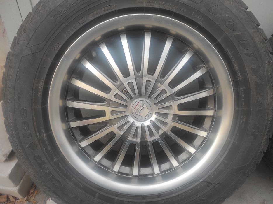 Продам диски 5/114.3/17 с зимней резиной 235/65/17