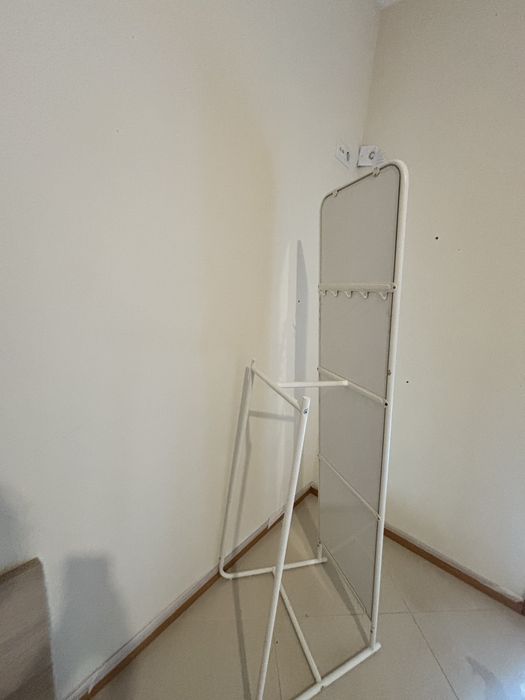 Espelho em pé Ikea
