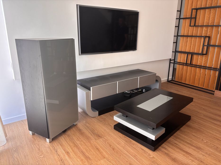 Conjunto de móvel de Tv + armário + mesa de centro