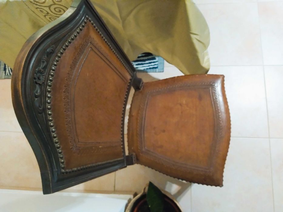 Cadeiras de mesa de jantar em mogno e couro