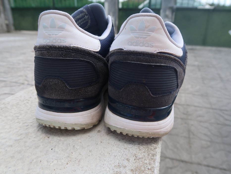 Ténis em tons azul Adidas