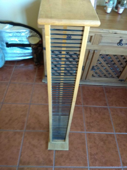 Estante de cd's, em bom estado