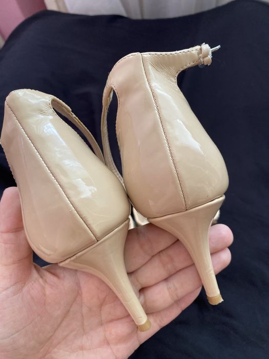 Туфлі лаковані на невеликому каблуку 6см.