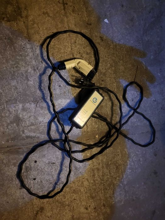 продам зарядку для ніссан ліф (оригінал) 5000грн