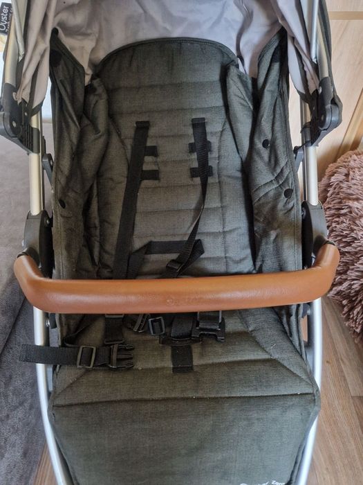 Коляска Oyster Zero. 

Коляска гарної якості. Всі механізми та застібк