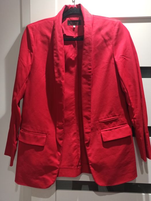 Піджак червоний !