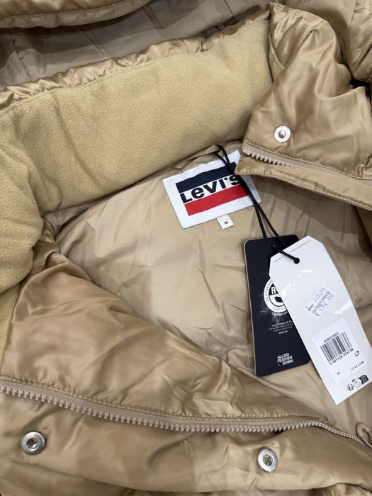 Зимовий пуховик Levis