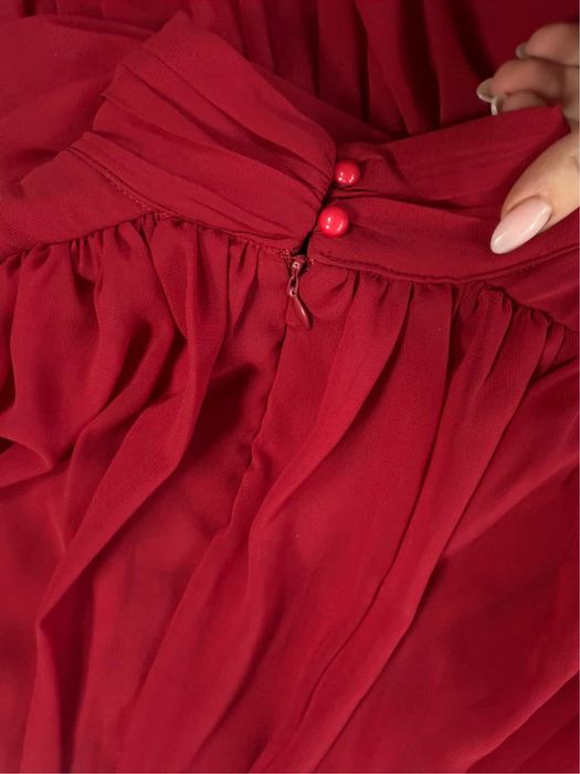 Винна сукня з мега пишними рукавами