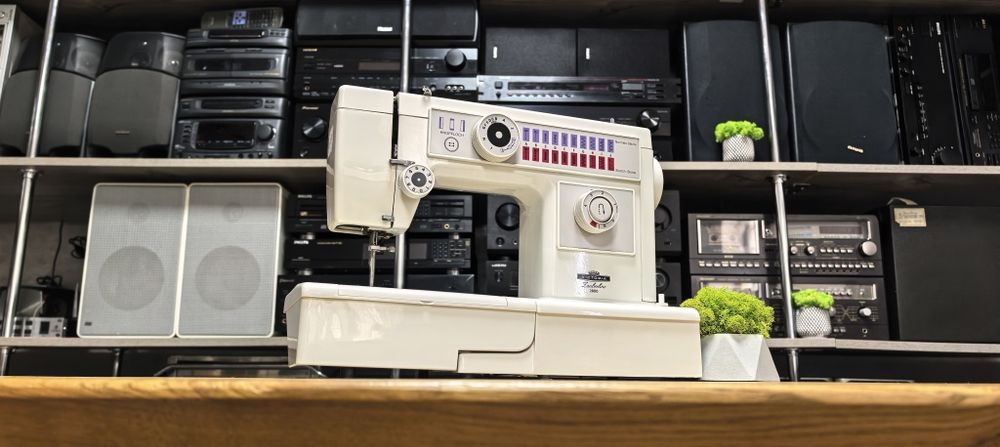 Швейна машинка Victoria 2600